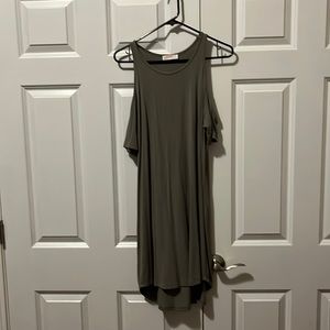 Shoulder cutout shift dress